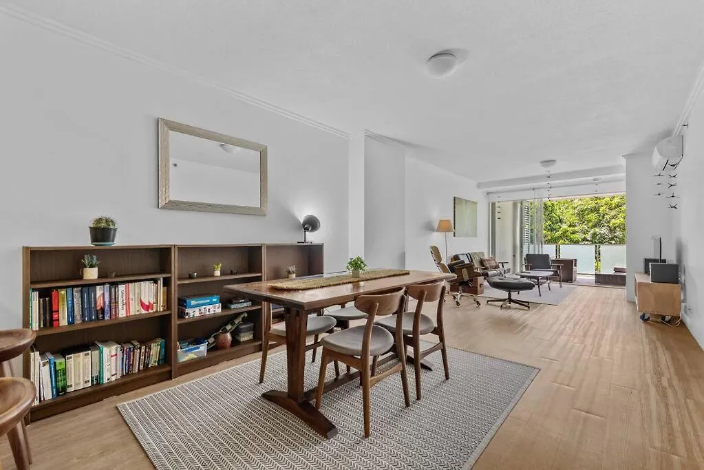 Spacious & Peaceful! 1Bed/2Bath/1Car ~ Cbd Brisbane 0*,