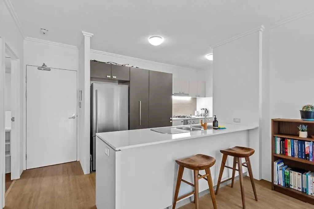 Spacious & Peaceful! 1Bed/2Bath/1Car ~ Cbd Brisbane Apartment