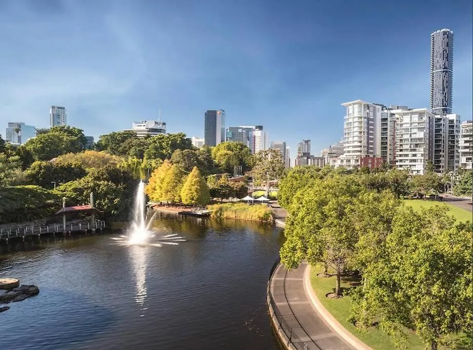 Spacious & Peaceful! 1Bed/2Bath/1Car ~ Cbd Brisbane Apartment